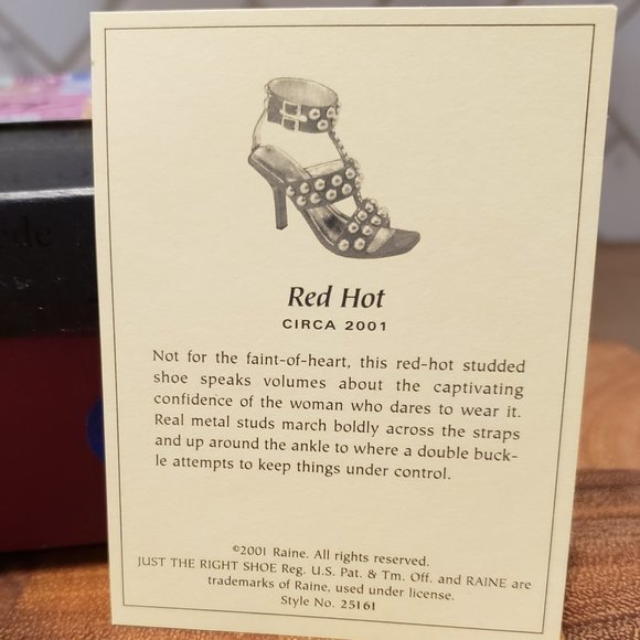 Just the Right Shoe, Red Hot, 25161, 2001 (retired 2003) - Picture 5 of 10